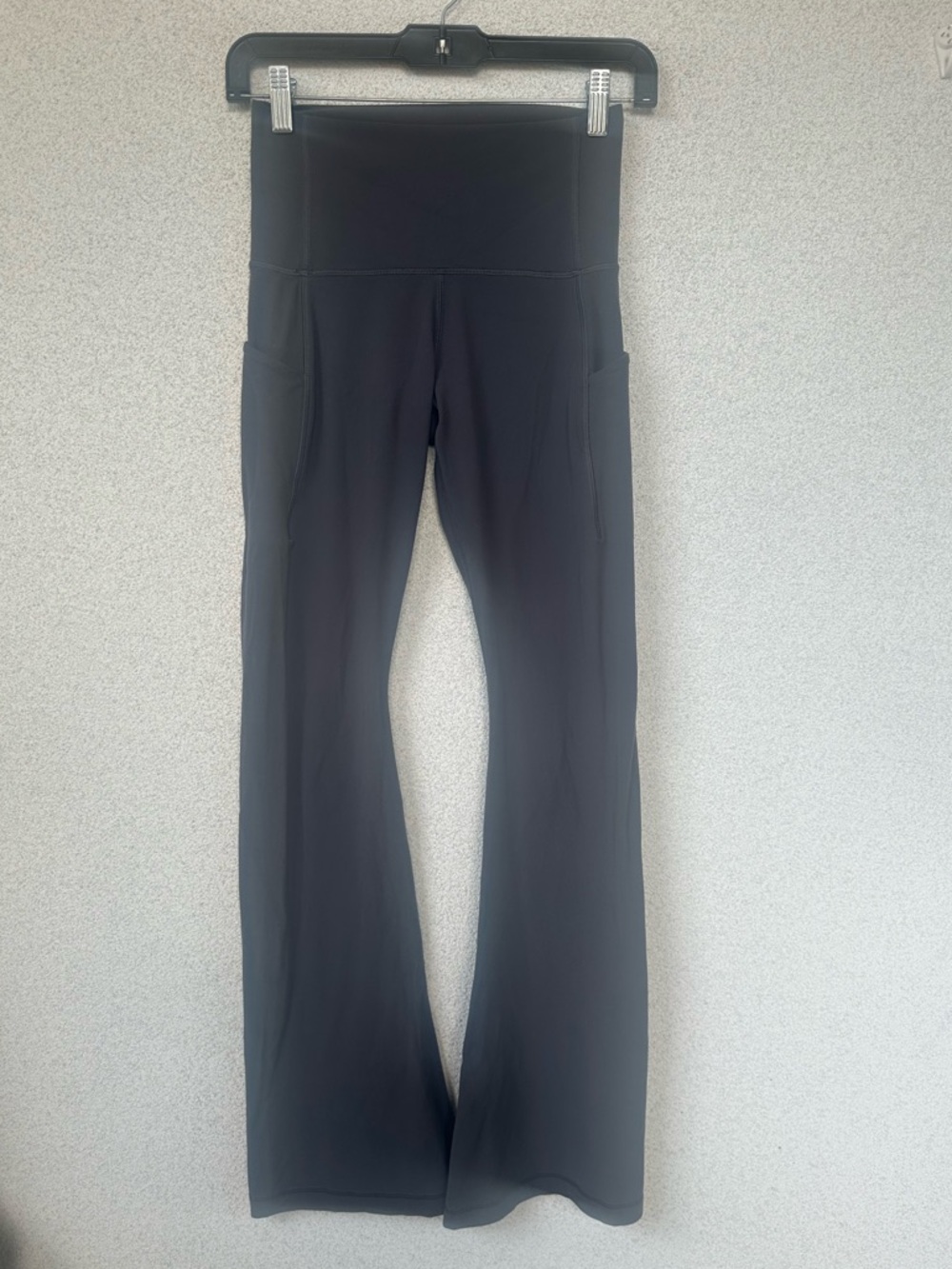 Aritzia TnAction Dark Charcoal High-Rise Flare Leggings Size Small